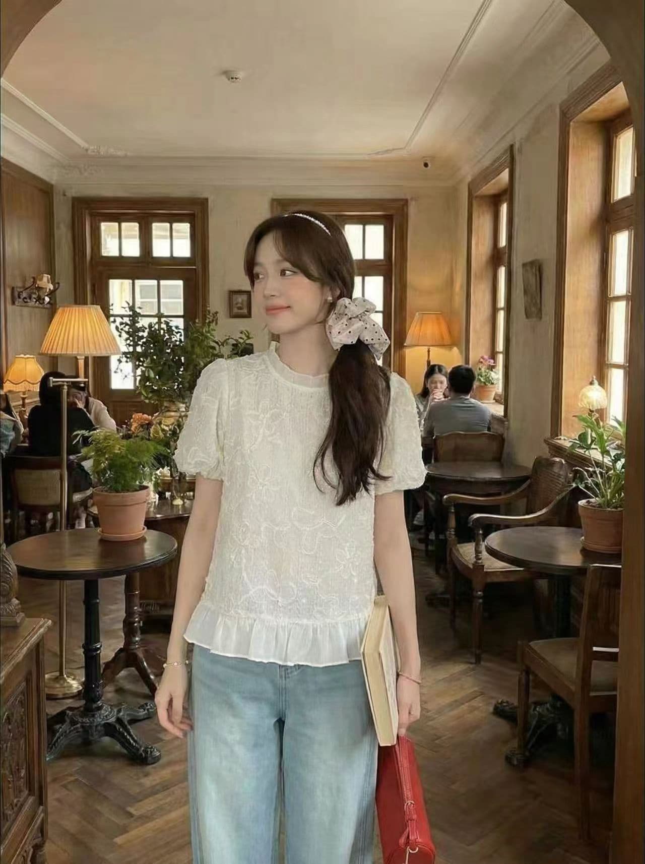 숙녀 바람 화이트 자카드 자수 쉬폰 여성 셔츠 여름 새로운 디자인 센스 루즈핏 표지 배 거품 소매 맨위