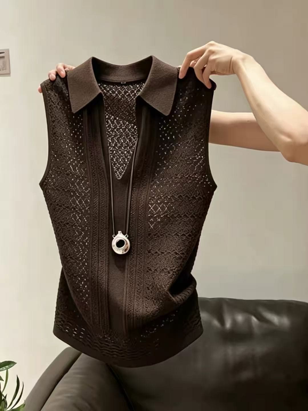 커피 색상 POLO 칼라 민소매 니트 조끼 여성 여름 유럽 상품 레트로 프랑스식 몸매 가꾸기 슬림해 보이는 홀로우 아웃 다용도 맨위 상세 이미지 4
