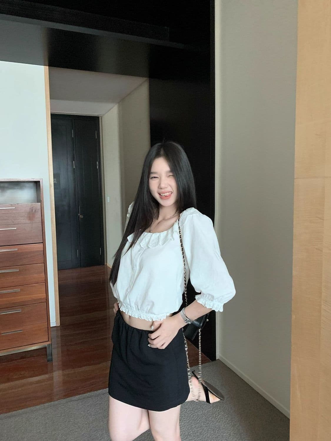 라운드 넥 거품 소매 여성 셔츠 여름 새로운 출퇴근 자수 단색 루즈핏 반팔 맨위 이미지 3