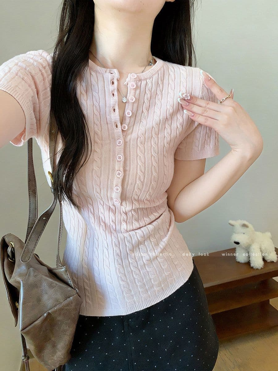 자이언트 잘 생긴 miu 부서 보여주기 지혜 핑크색 꽈배기 니트 반팔 여성 봄 여름 2026 새로운 몸매 가꾸기 반 개방 칼라 맨위 이미지 4