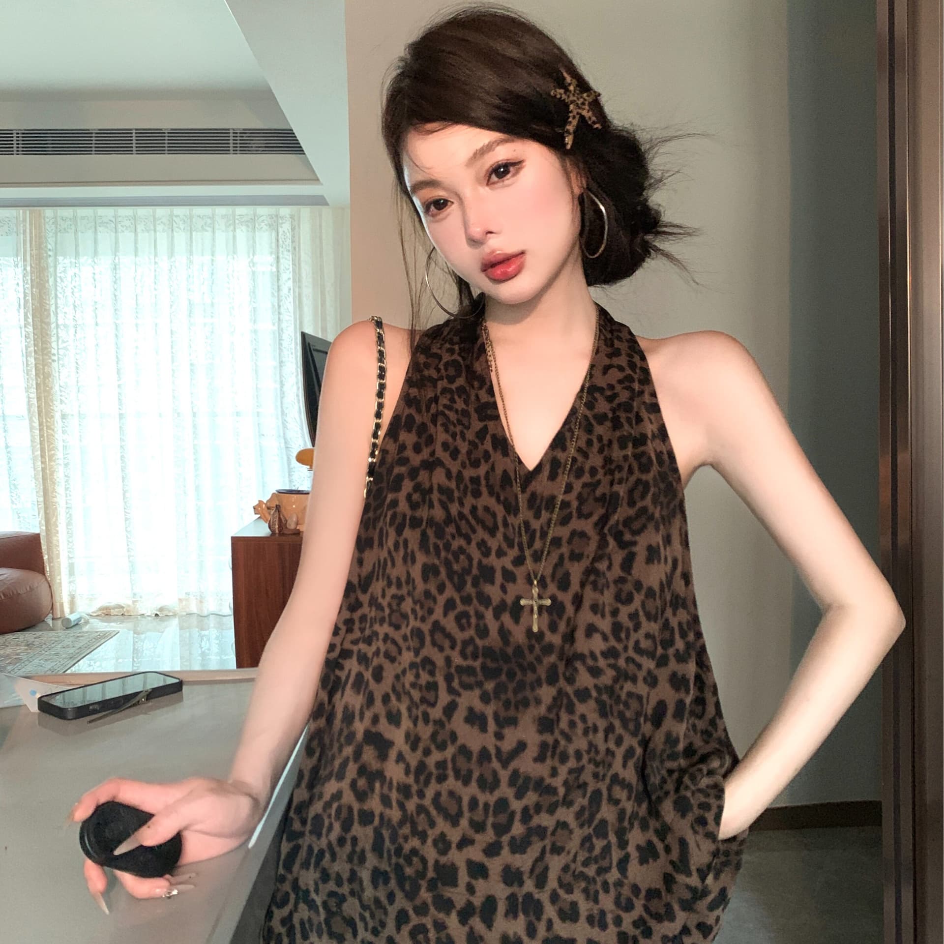 경관 그림 정가 평직 공단 레트로 레오파드 무늬 행침 목 조끼 여성 새로운 핫걸 바람 품격 V넥 슬립 맨위 이미지 5