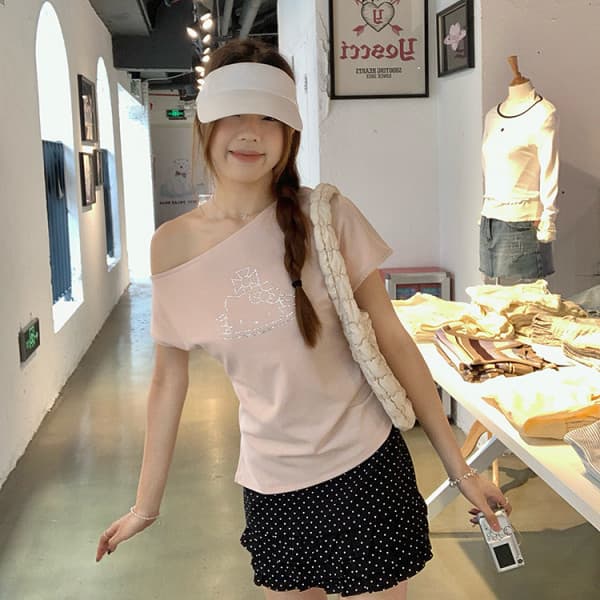 아메리칸 핫걸 비스듬한 칼라 오프숄더 고양이 핫픽스 반팔 티셔츠 여성 디자인 센스 몸매 가꾸기 슬림해 보이는 맨위 여름 이미지 4
