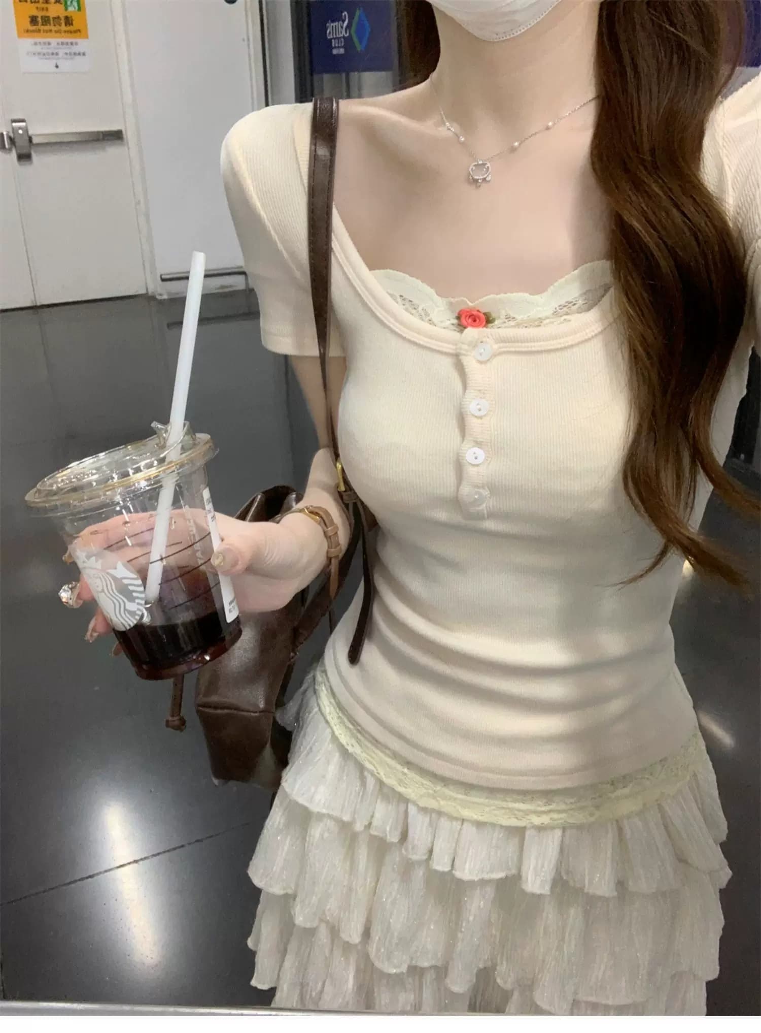 사람들 면 260 그램 달콤함 페이크 레이어드 레이스 조각 반팔 티셔츠 여성 여름 핫걸 반 개방 칼라 단추 맨위 상세 이미지 18