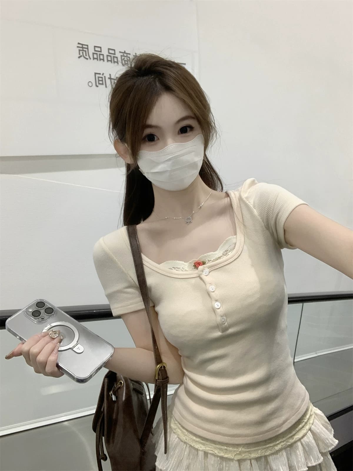 사람들 면 260 그램 달콤함 페이크 레이어드 레이스 조각 반팔 티셔츠 여성 여름 핫걸 반 개방 칼라 단추 맨위 상세 이미지 24