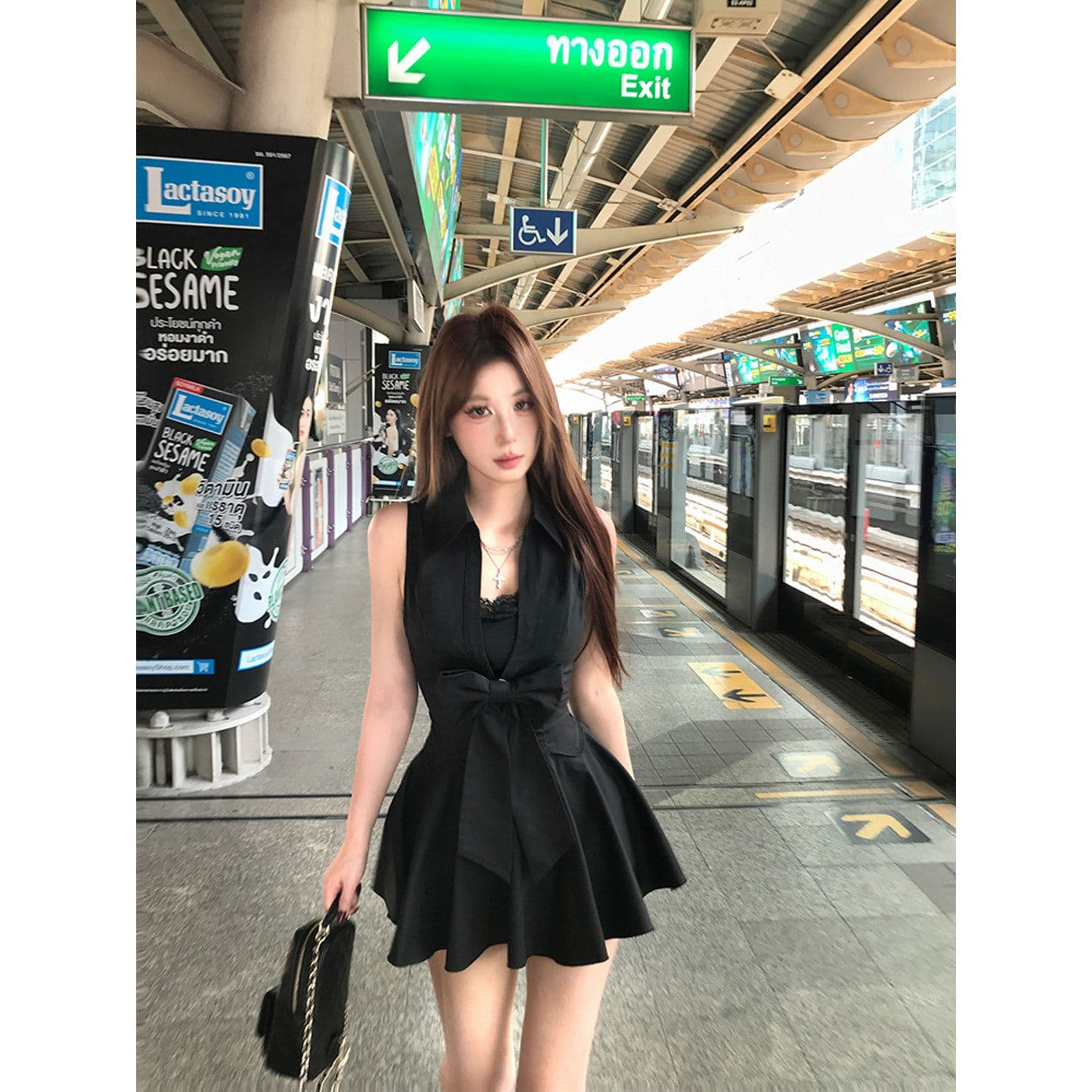로얄 자매 그는 벤 바람 검정색 polo 셔츠 민소매 드레스 품격 슈퍼 잘 생긴 허리 수축 한 마디 퍼프 짧은 치마