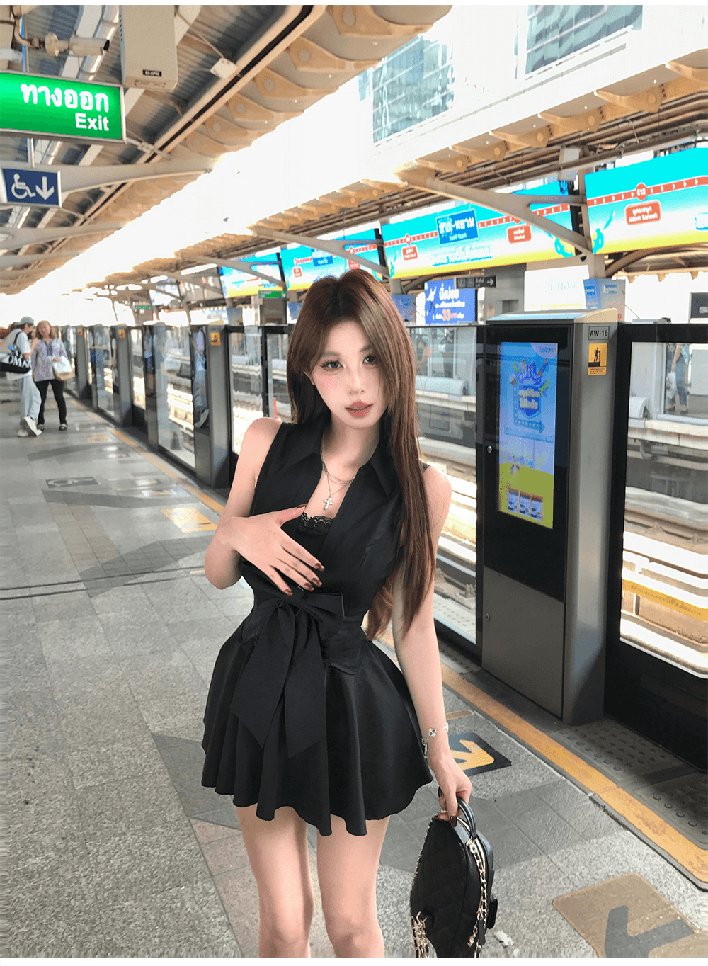 로얄 자매 그는 벤 바람 검정색 polo 셔츠 민소매 드레스 품격 슈퍼 잘 생긴 허리 수축 한 마디 퍼프 짧은 치마 상세 이미지 9