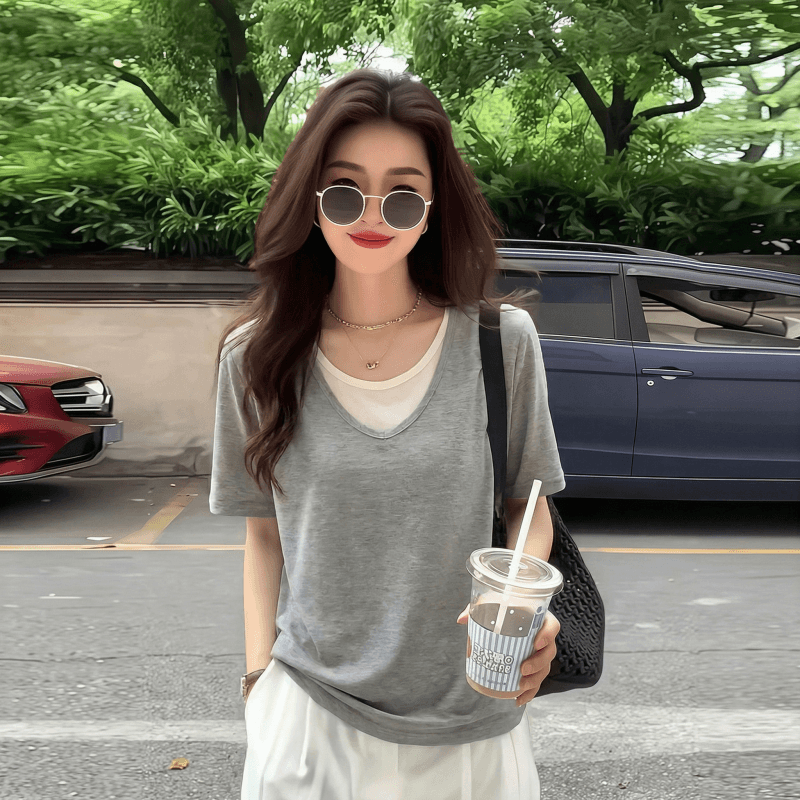 느긋한 바람 회색 V넥 긍정적 인 어깨 반팔 티셔츠 여성 2026 여름 새로운 빅 사이즈 지방 mm 페이크 레이어드 슬림해 보이는 맨위 이미지 3
