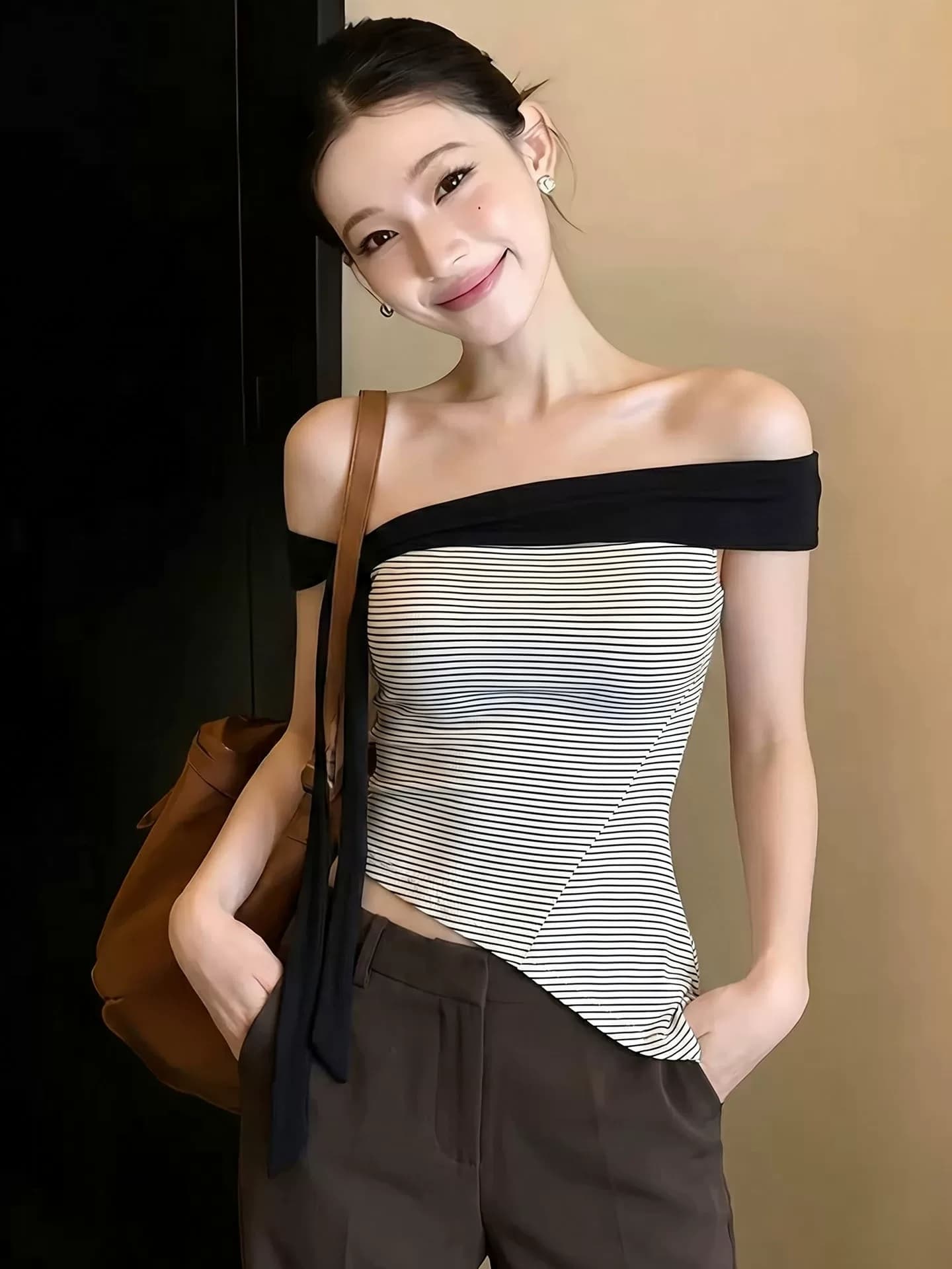 사람들 면 260 그램 여름 디자인 센스 작은 대중 여성 검정색 스트라이프 비스듬한 어깨 레이스업 반팔 티셔츠 품격 맨위 상세 이미지 3