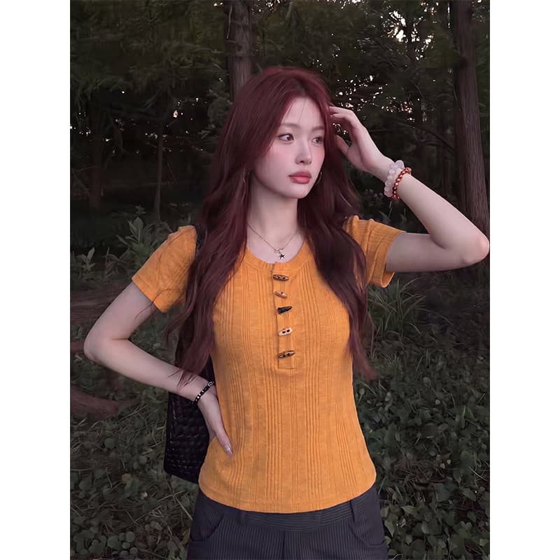 faucikor 도파민 바람 소뿔 버클 반팔 티셔츠 여성 여름 새로운 몸매 가꾸기 슬림해 보이는 디자인 센스 맨위 트렌디