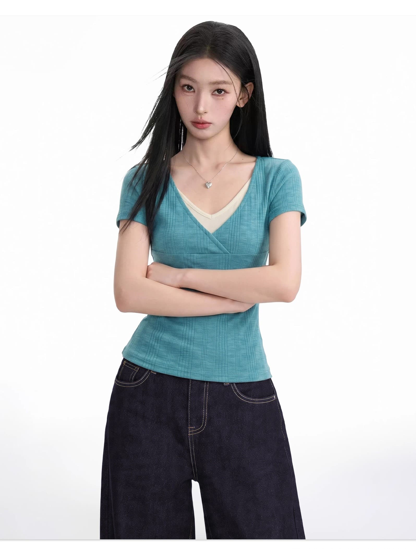 파란색 페이크 레이어드 V넥 긍정적 인 어깨 반팔 티셔츠 여성 여름 여름 2026 새로운 쇼트 스타일 몸매 가꾸기 타이트 반소매 맨위 상세 이미지 5