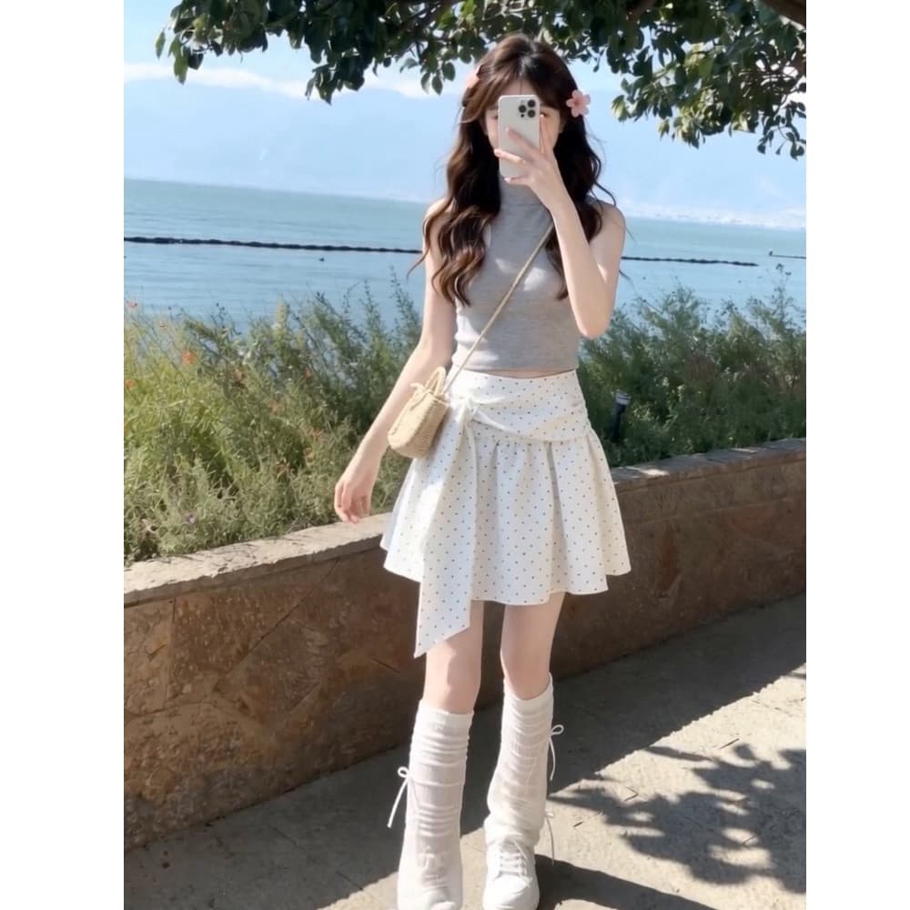 miu 부서 불규칙 도트 무늬 반신 스커트 여성 2026 여름 새로운 레이스업 슬림해 보이는 표지 넓적 다리 한 마디 미니 스커트 플리츠 스커트 상세 이미지 4