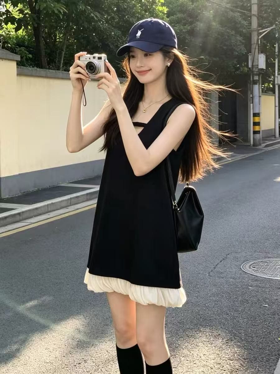 2026 여름 새로운 디자인 센스 작은 검은 드레스 여성 한 부서 민소매 조끼 스커트 적게 연령 한 마디 꽃밭 점프 슈트 치마 이미지 2