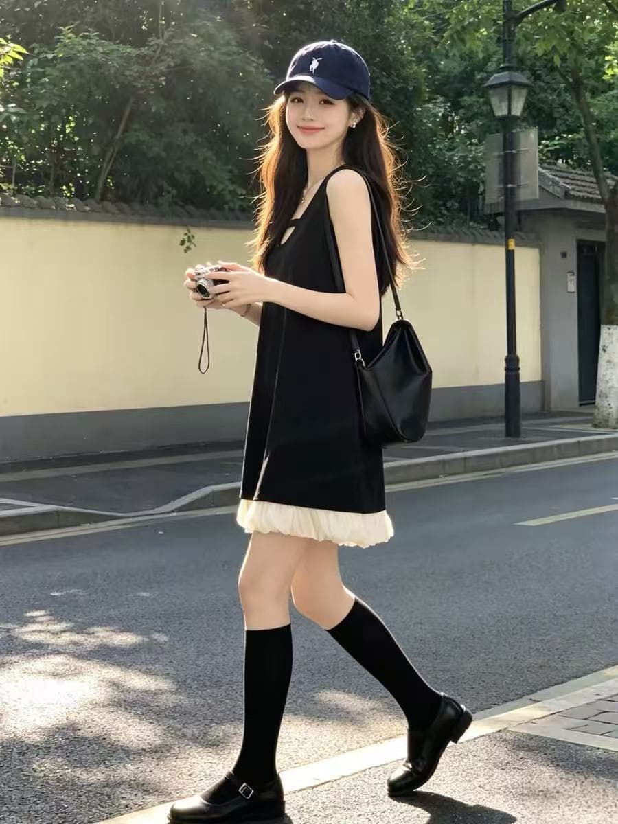 2026 여름 새로운 디자인 센스 작은 검은 드레스 여성 한 부서 민소매 조끼 스커트 적게 연령 한 마디 꽃밭 점프 슈트 치마 이미지 4