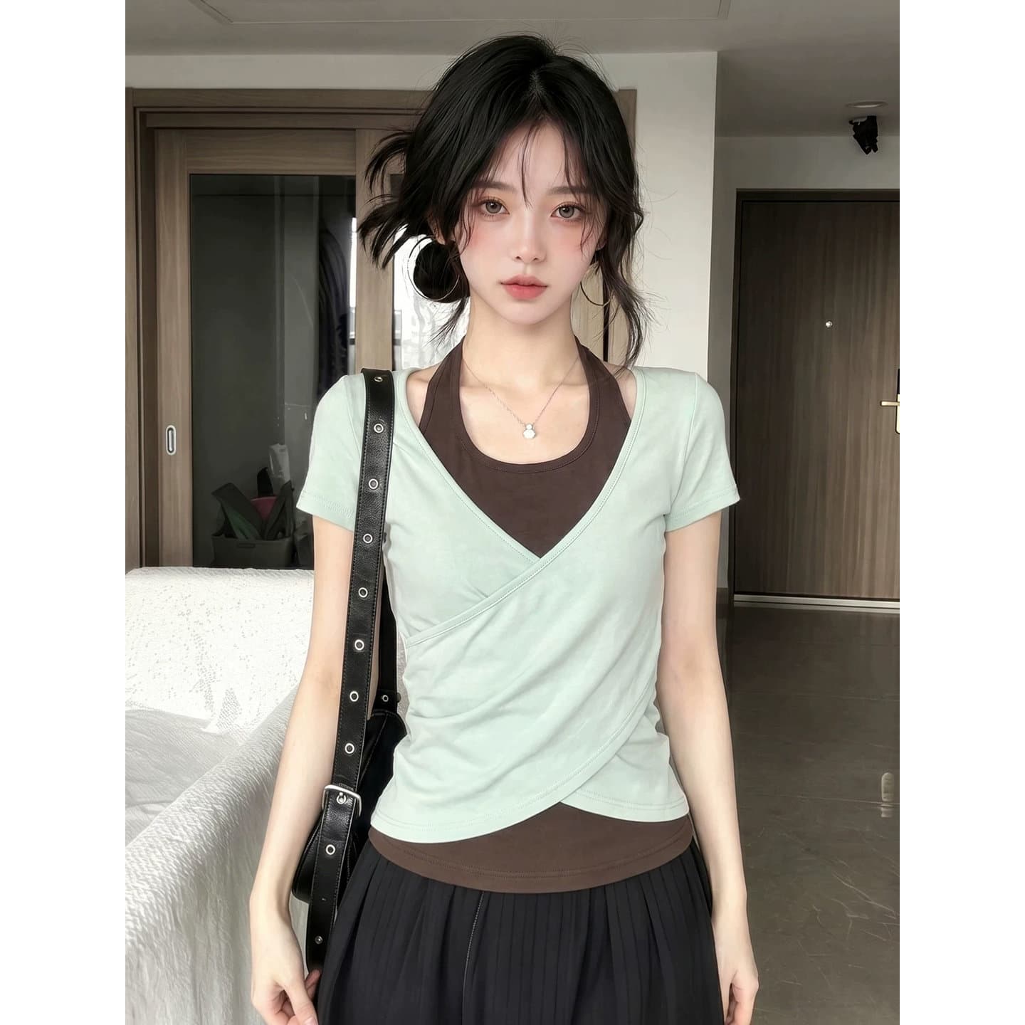 210 그램 좋은 면 한 부서 페이크 레이어드 행침 목 반팔 티셔츠 여성 여름 디자인 센스 십자가 비틀림 몸매 가꾸기 작은 맨위 이미지 5