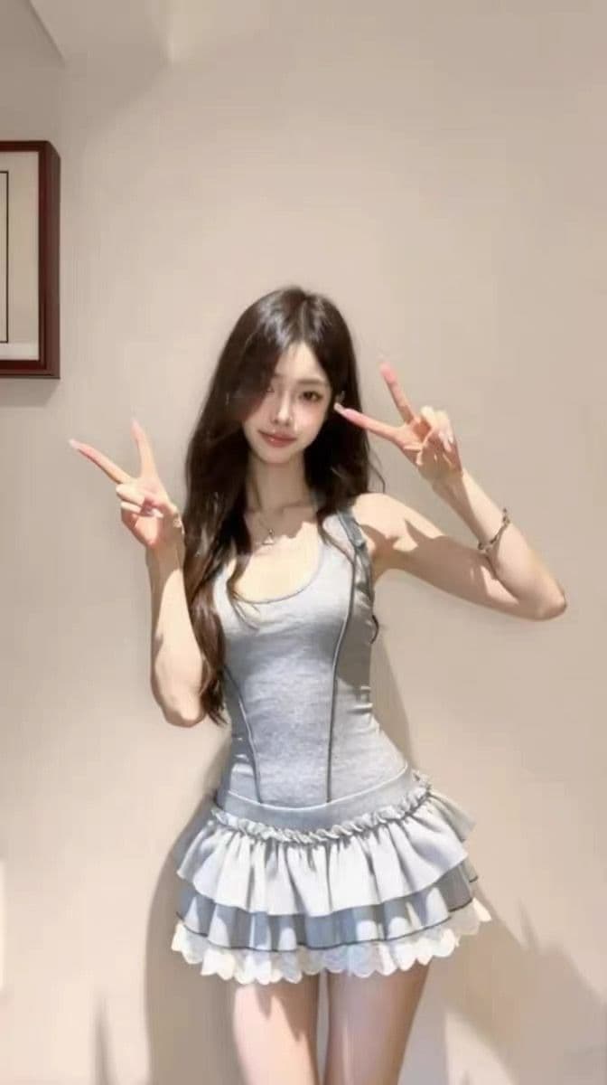 회색 행침 목 몸매 가꾸기 슬림해 보이는 케이크 드레스 여름 새로운 순수한 욕망 바람 핫걸 허리 수축 민소매 쇼트 스타일 여성 드레스 상세 이미지 3