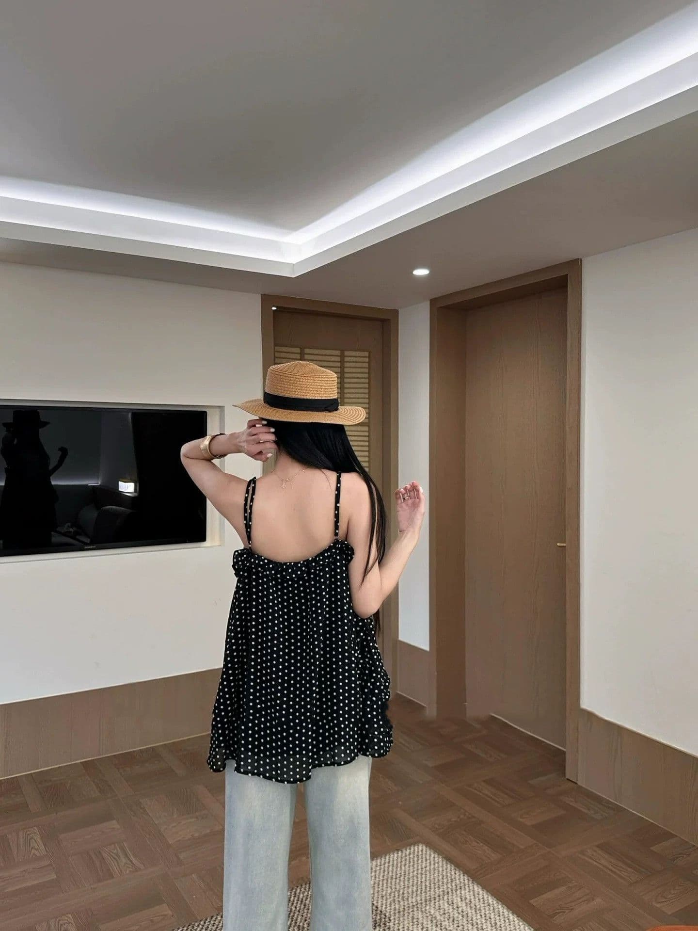 검정색 도트 무늬 캐미솔 2026 여름 새로운 다용도 슬림해 보이는 Chic 느긋한 바람 밝은 출퇴근 맨위 상세 이미지 3
