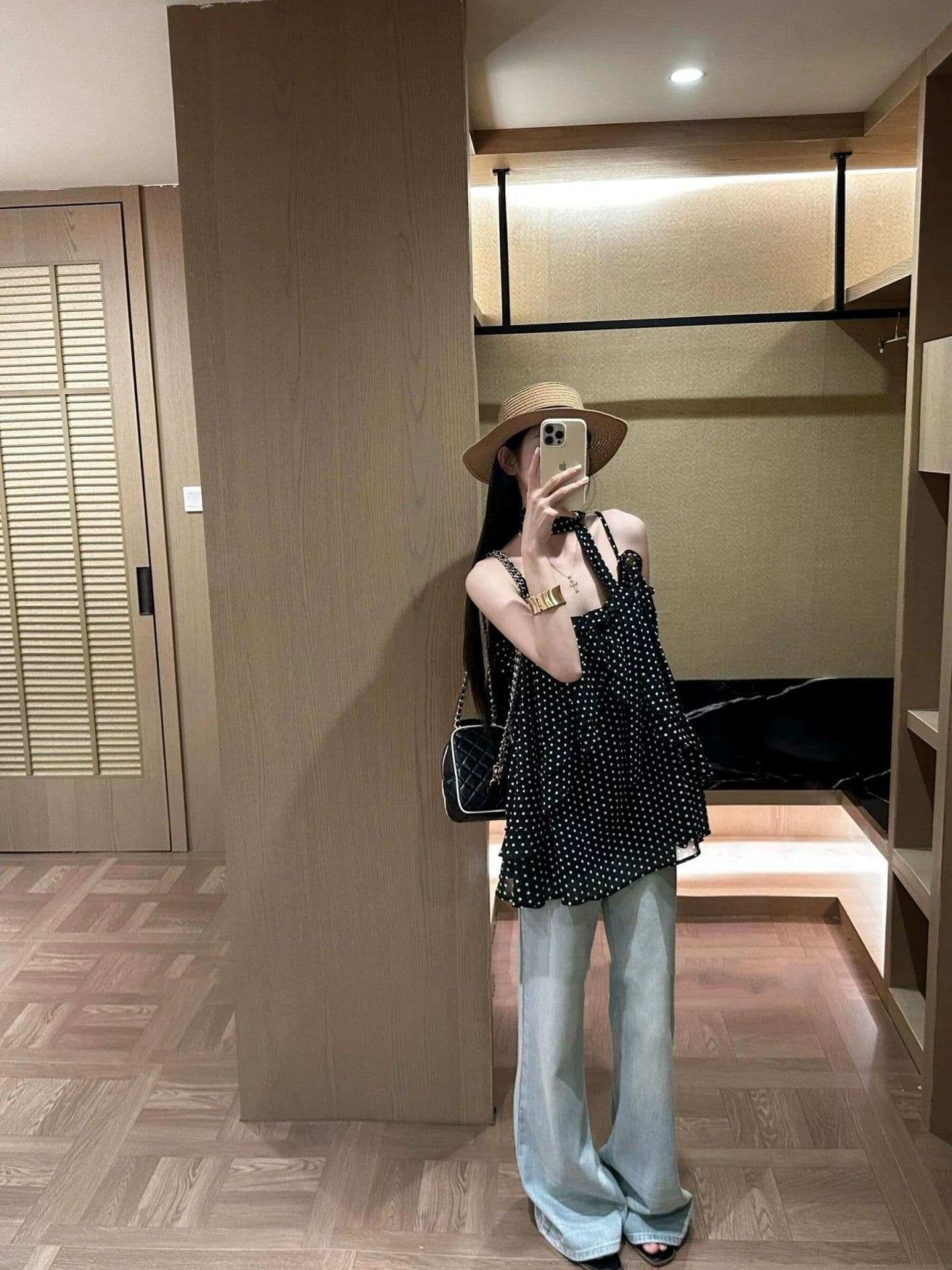 검정색 도트 무늬 캐미솔 2026 여름 새로운 다용도 슬림해 보이는 Chic 느긋한 바람 밝은 출퇴근 맨위 상세 이미지 5