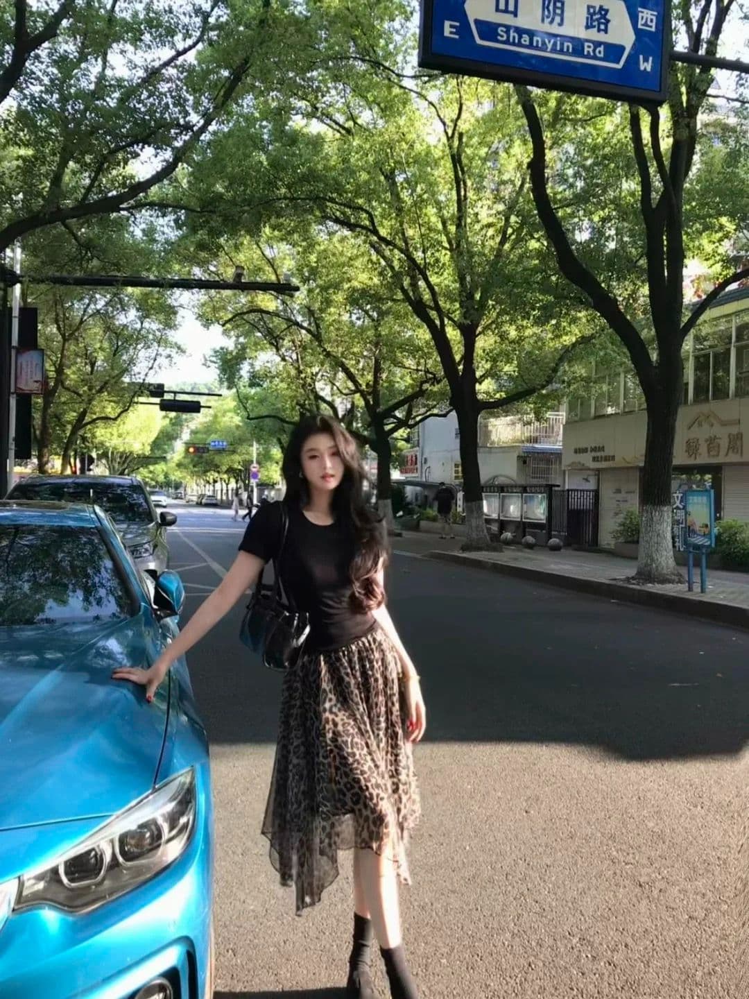 여름 켜기 새로운 2026 새로운 불규칙 레오파드 무늬 치마 한 마디 반신 스커트 우아한 Tulle 비스듬한 자르다 레트로 슬림해 보이는 치마 이미지 2