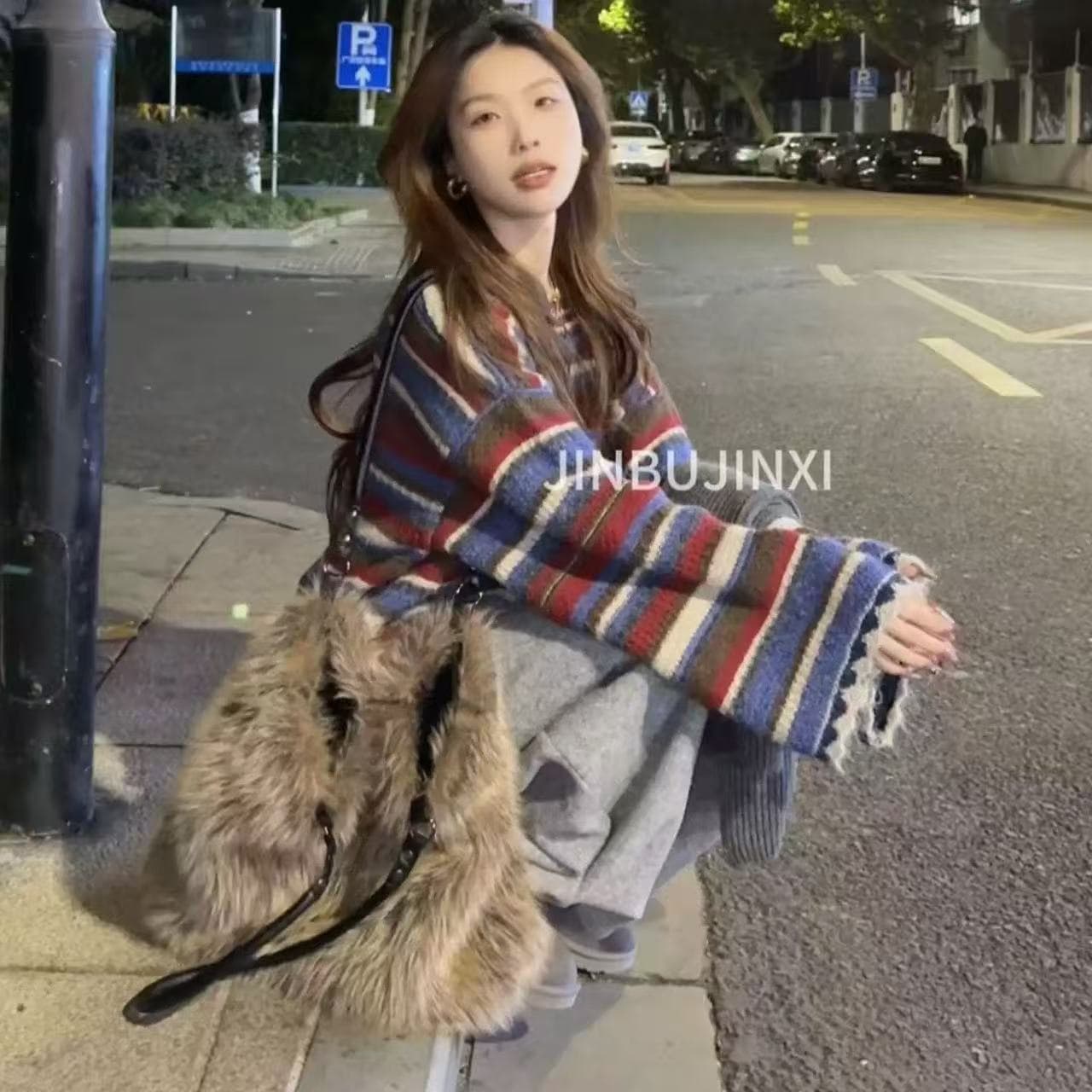 한 부서 레트로 배색 스트라이프 스웨터 여자 가을 겨울 수 있습니다. 외출용 느긋한 바람 와이드 부드러운 찹쌀 니트 스웨터 인사이드 잡아라. 의류 상세 이미지 5