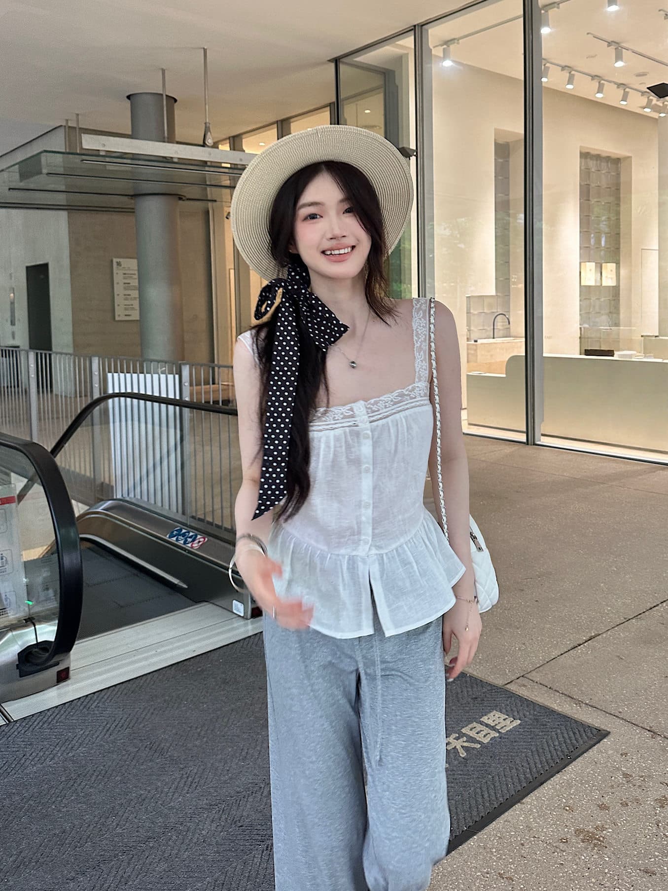 면 린넨 작은 대중 레이스 레이스 슬립 민소매 맨위 여성 2026 여름 새로운 패치워크 허리 수축 달콤함 작은 조끼 이미지 2