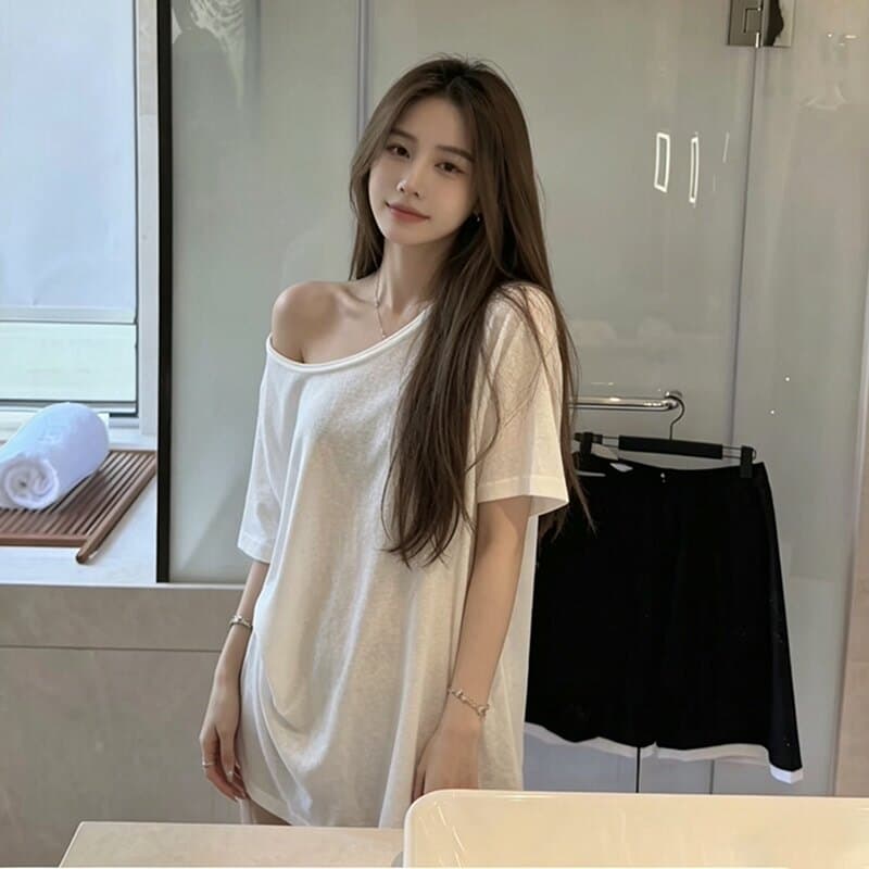 오프숄더 화이트 반팔 티셔츠 여성 여름 얇은 스타일 다용도 루즈핏 캐주얼 느긋한 바람 비스듬한 어깨 자외선 차단 블라우스 맨위 상세 이미지 3