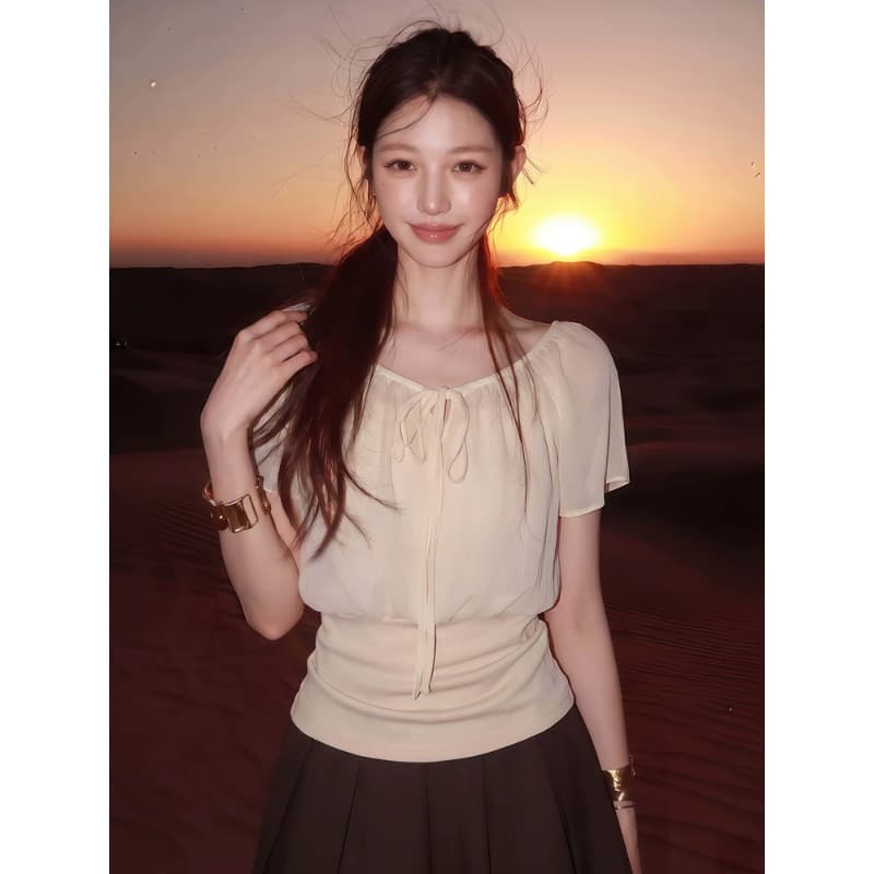 원본 품질 얕은 살구 색상 페이크 레이어드 패치워크 레이스업 V넥 연꽃 잎 소매 셔츠 품격 맨위