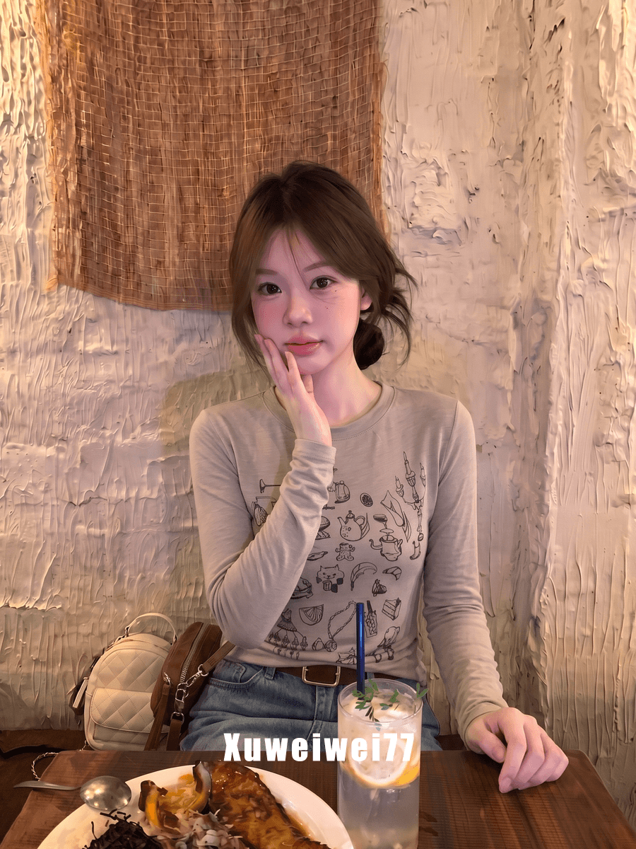 눈꽃 면 한 부서 레트로 수채화 낙서 프린트 긴팔 티셔츠 여성 얇은 스타일 몸매 가꾸기 슬림해 보이는 다용도 라운드 넥 맨위 이미지 4
