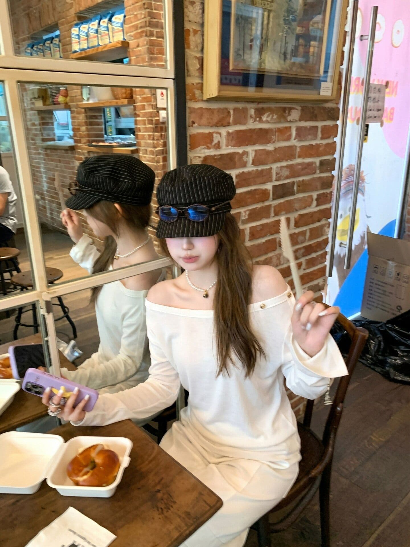 260 그램 사람들 면 화이트 단추 비스듬한 어깨 긴팔 티셔츠 여성 이른 가을 핫걸 루즈핏 작은 대중 디자인 센스 이슬 어깨 상세 이미지 4