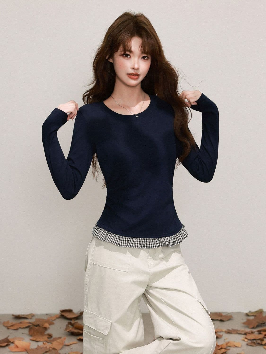사람들 면 와 사고 방식 260 그램 체크무늬 측면 패치워크 나비 매듭 긴팔 티셔츠 홀로우 아웃 백리스 맨위 상세 이미지 3