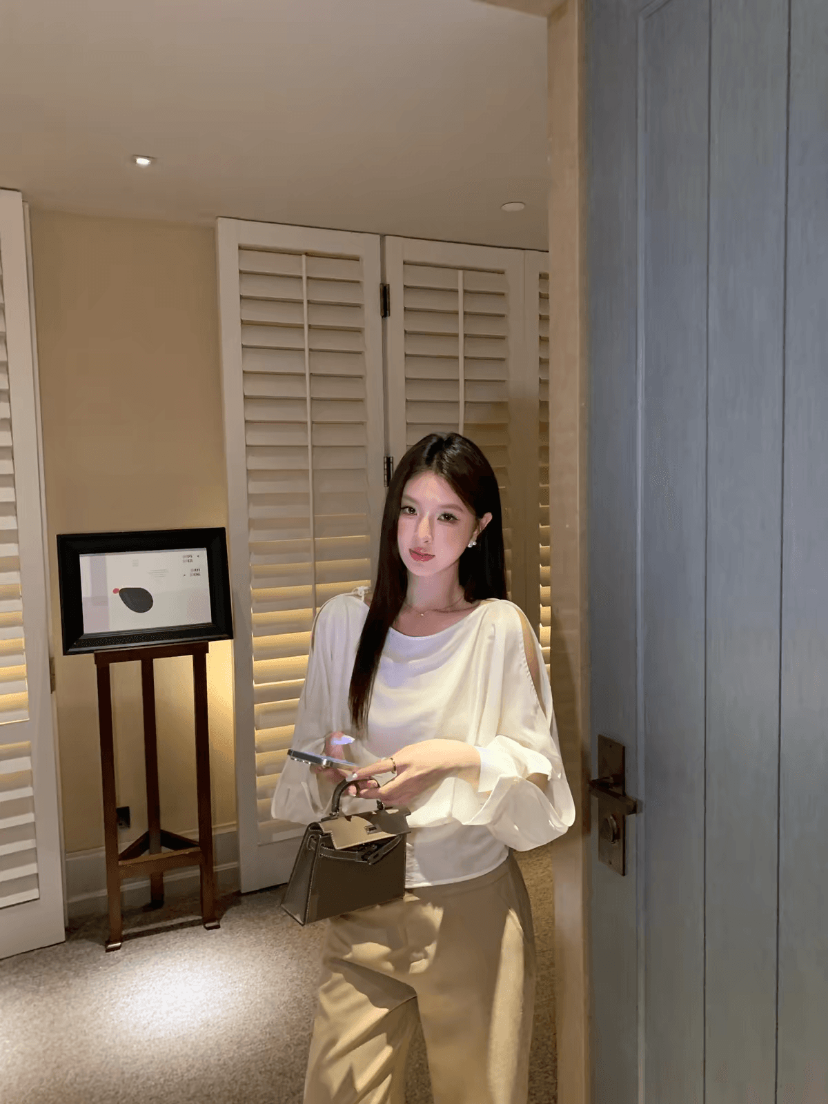 원본 솜씨 면 100% 원단 프랑스식 홀로우 아웃 스트랩 오프숄더 긴팔 여성 셔츠 작은 대중 맨위 상세 이미지 2