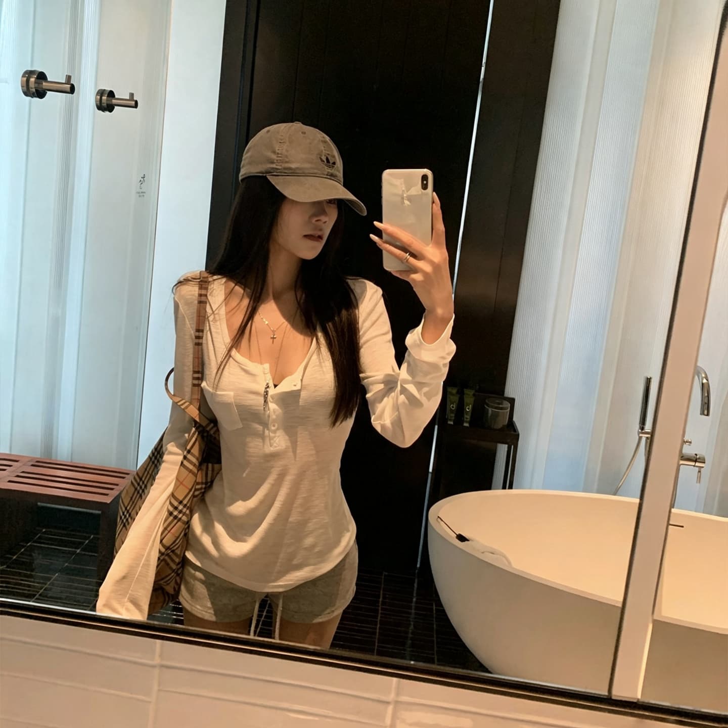 헨리 칼라 긴팔 주머니 티셔츠 여성 가을 새로운 몸매 가꾸기 슬림해 보이는 반 개방 칼라 기본 셔츠 맨위 이미지 5