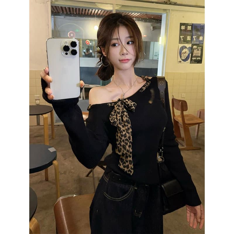 좋은 원단 품격 디자인 센스 레오파드 무늬 레이스업 비스듬한 어깨 긴팔 맨위 이른 가을 슬림해 보이는 오프숄더 맨위 이미지 3