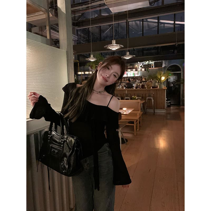 충동 섹션 이른 가을 검정색 오프숄더 긴팔 티셔츠 여성 작은 대중 디자인 센스 오프숄더 슬립 맨위 이미지 4