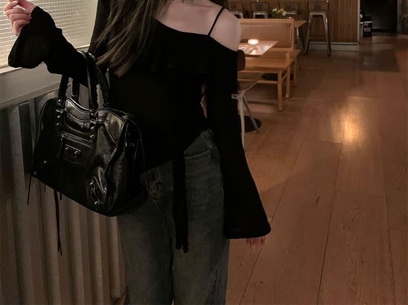 충동 섹션 이른 가을 검정색 오프숄더 긴팔 티셔츠 여성 작은 대중 디자인 센스 오프숄더 슬립 맨위 상세 이미지 16