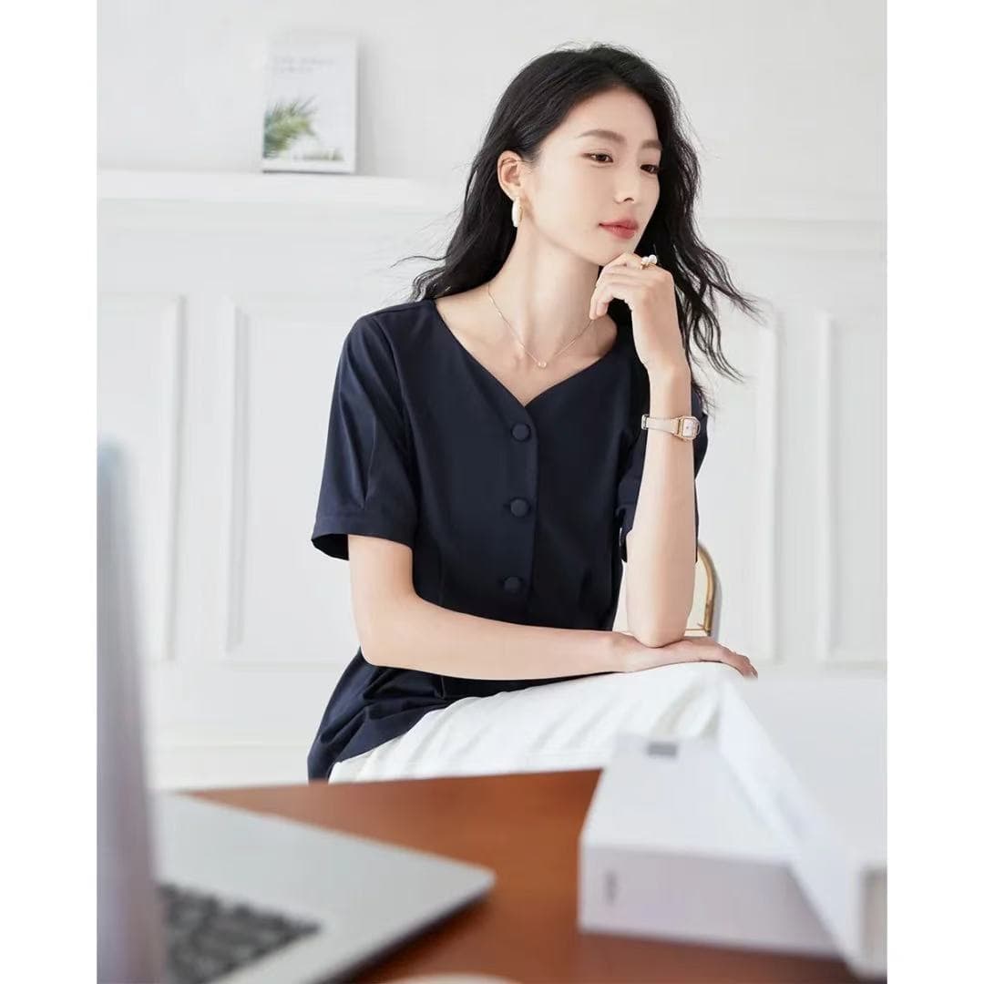 작은 예쁜 허리 셔츠 3 차원 수신 Pleat 출퇴근 V넥 거품 소매 반팔 여성 셔츠 여성 2026 여름 얇은 스타일 이미지 4