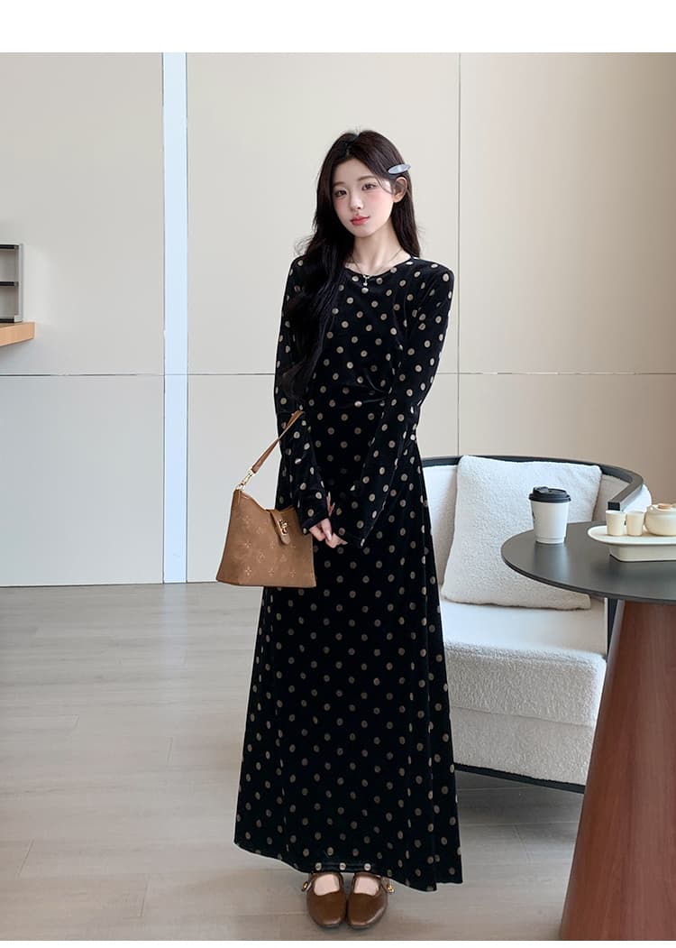 실사 임산부 가을 겨울 레트로 검정색 벨벳 도트 무늬 스트랩 롱 코트 드레스 상세 이미지 18