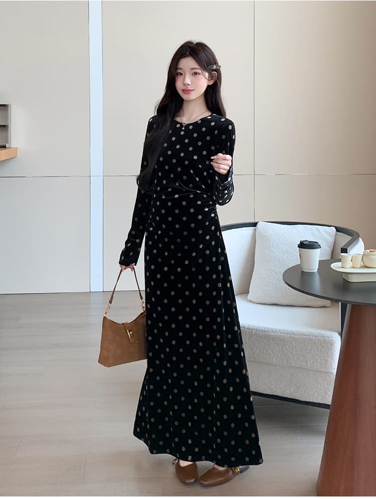 실사 임산부 가을 겨울 레트로 검정색 벨벳 도트 무늬 스트랩 롱 코트 드레스 상세 이미지 19