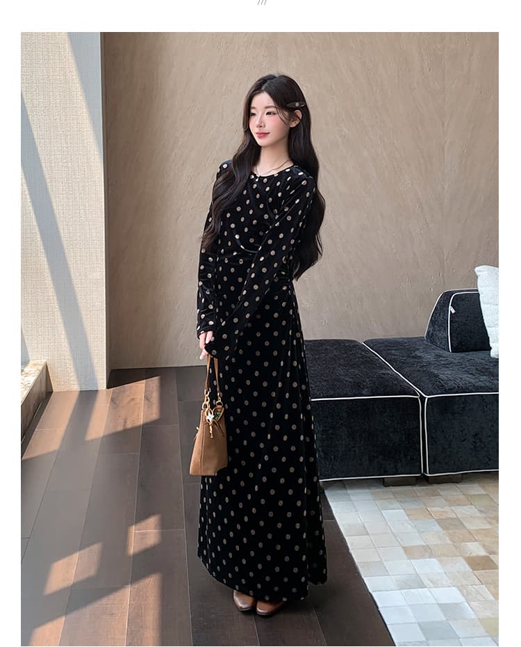 실사 임산부 가을 겨울 레트로 검정색 벨벳 도트 무늬 스트랩 롱 코트 드레스 상세 이미지 25