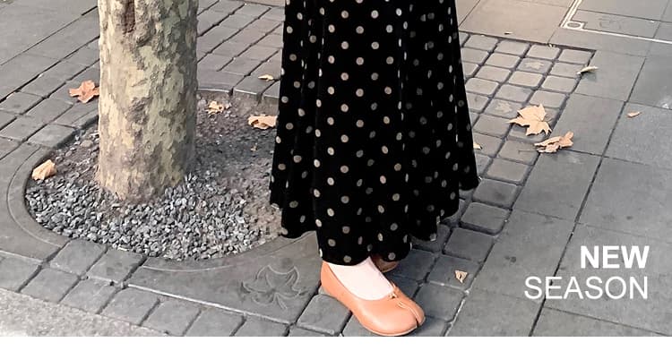 임산부 가을 겨울 레트로 검정색 벨벳 도트 무늬 스트랩 롱 코트 드레스 상세 이미지 3