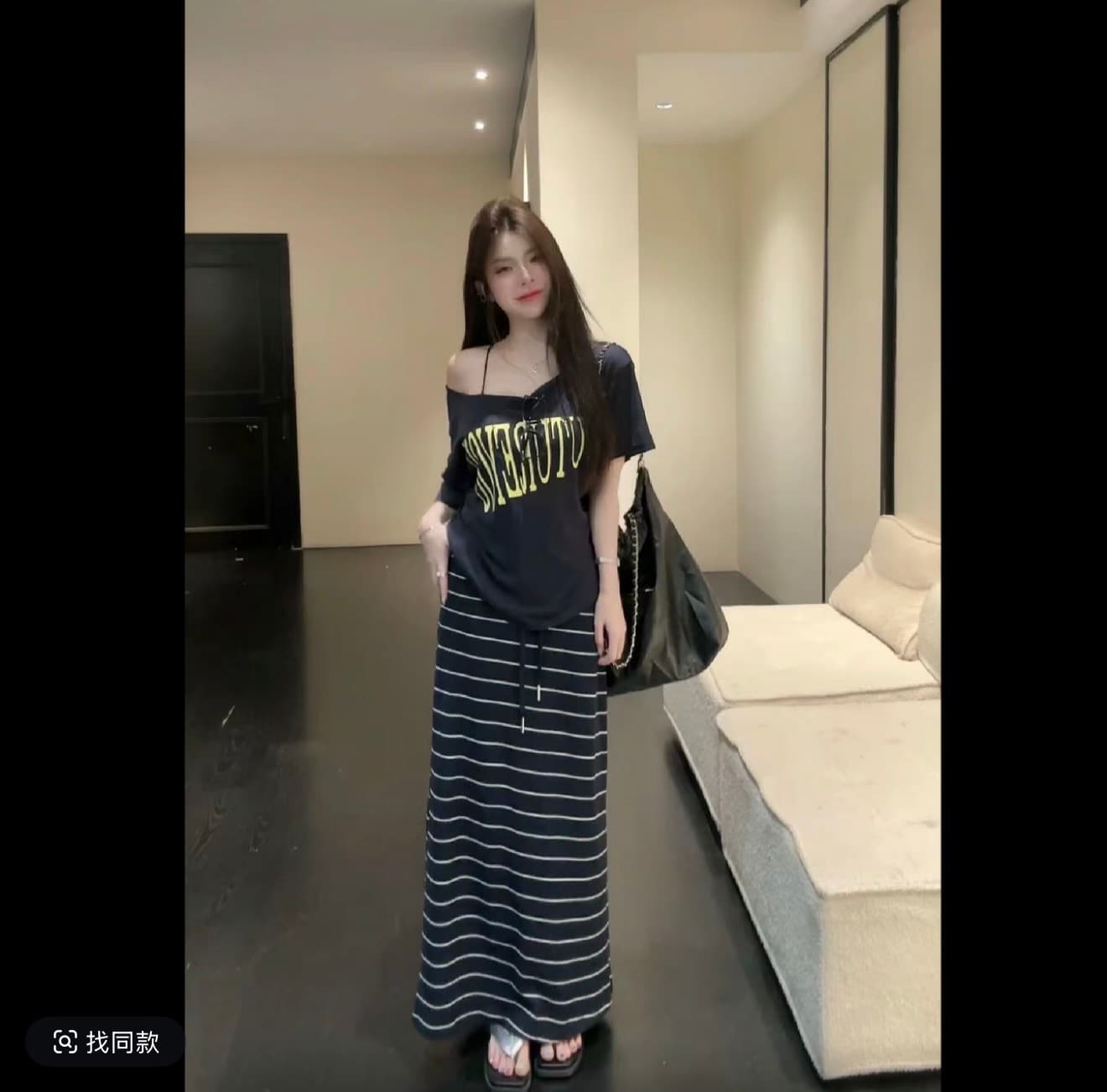 huihui 여름 새로운 핫걸 바람 비스듬한 어깨 알파벳 프린트 반팔 티셔츠 가져 가라. 스트라이프 치마 세트 이미지 5