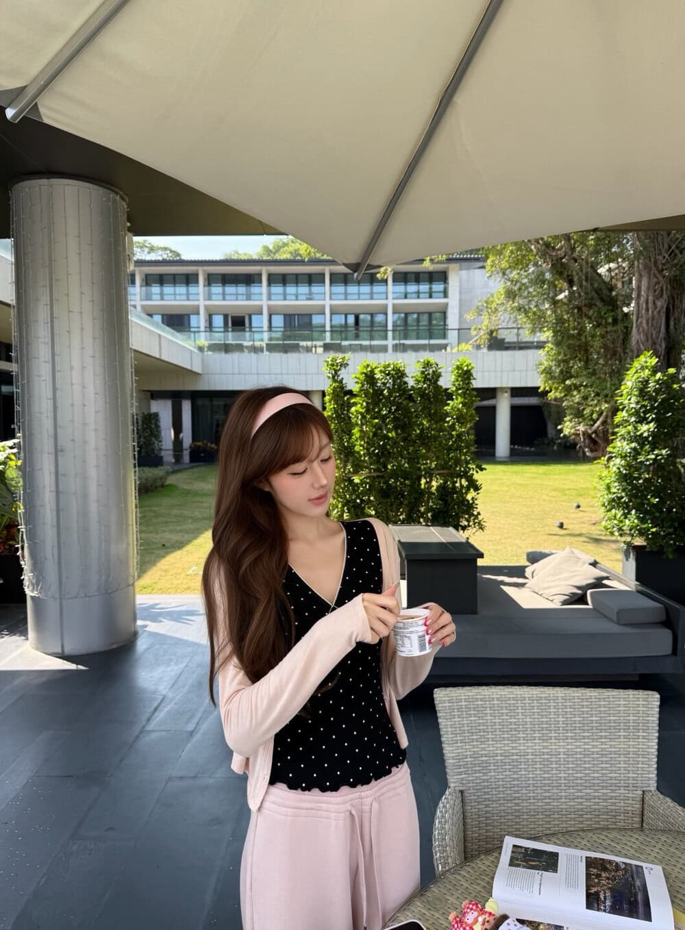 도트 무늬 정원 검정색 도트 무늬 V넥 반팔 작은 셔츠 상세 이미지 4