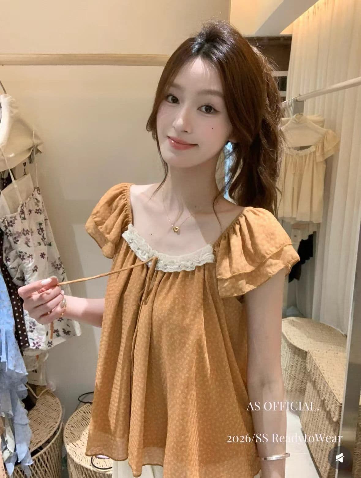 부드러운 바람 프릴 레이스업 작은 날다 소매 꽃무늬 여성 셔츠 여름 2026 패션 연령 감소 루즈핏 표지 고기 맨위 상세 이미지 2