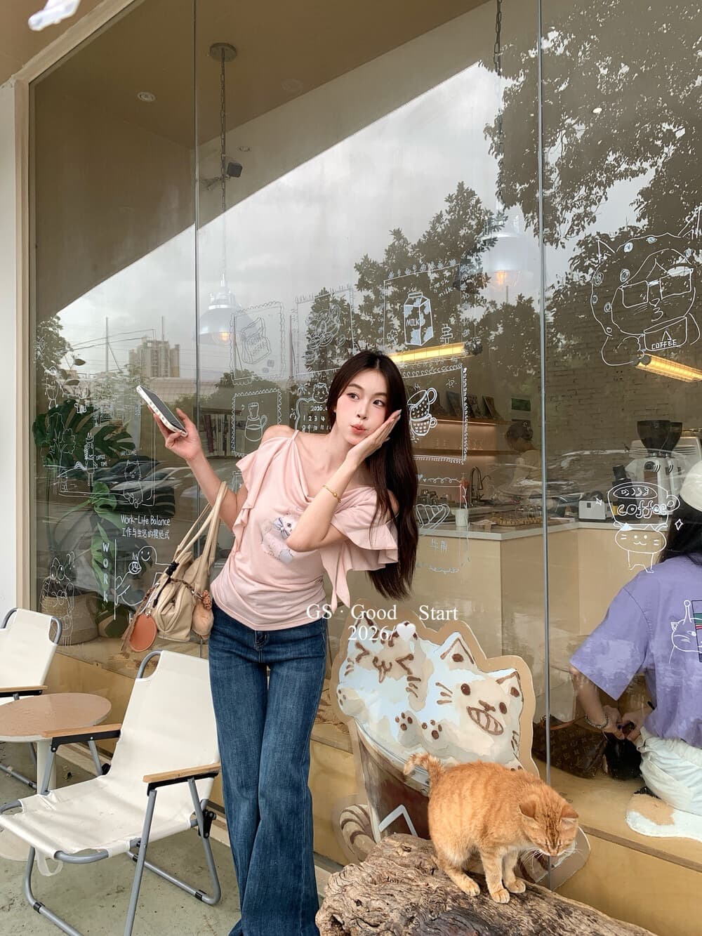 여름 새로운 달콤함 품격 디자인 센스 주름 몸매 가꾸기 슬림해 보이는 오프숄더 슬립 티셔츠 Chic 맨위 다용도 상세 이미지 7