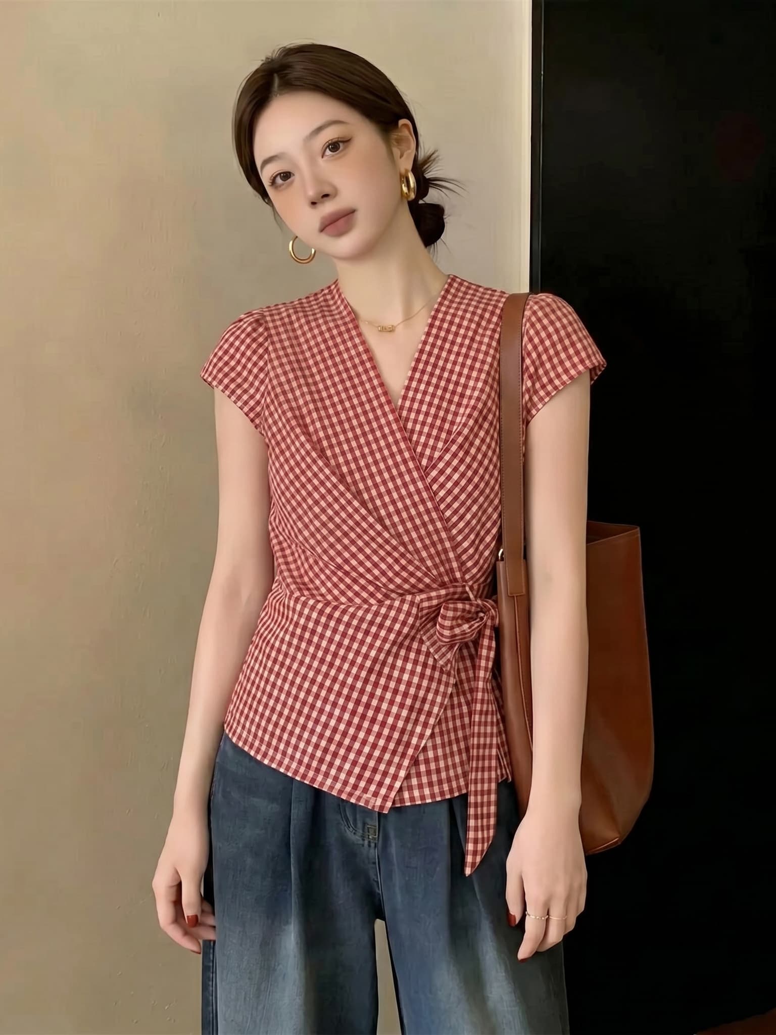 지방 mm 레트로 체크무늬 셔츠 2026 여름 새로운 프랑스식 V넥 불규칙 스트랩 허리 수축 슬림해 보이는 맨위 여성 이미지 4