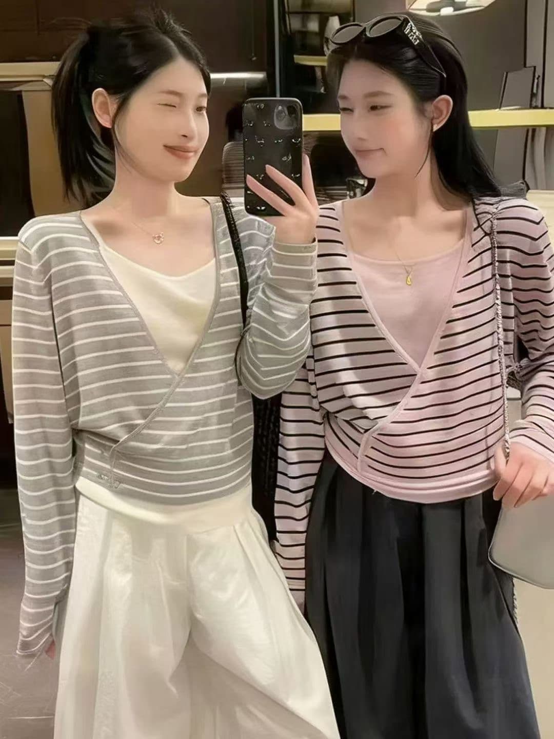 스트라이프 페이크 레이어드 십자가 이른 가을 배색 스트라이프 V넥 슬림해 보이는 긴팔 둘 착용 분위기 센스 스트라이프 니트 스웨터 이미지 3