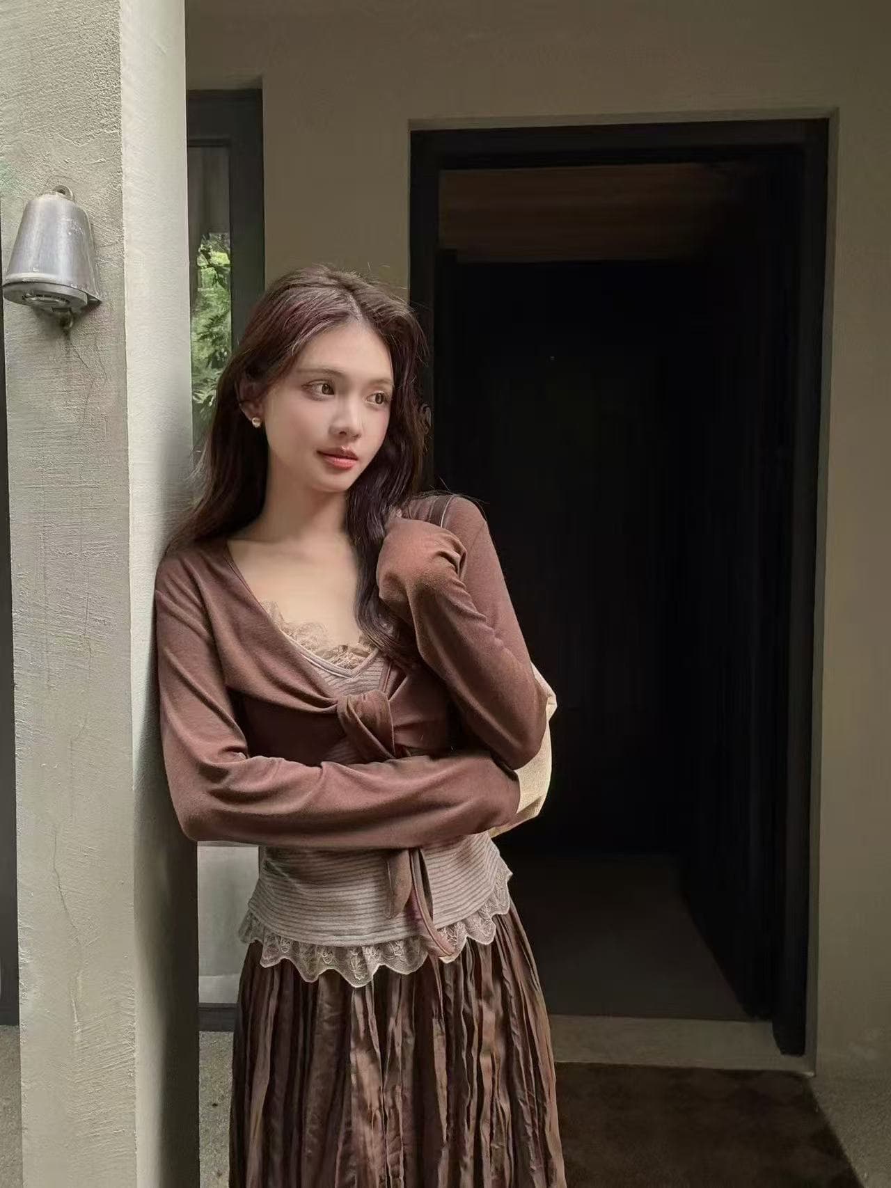 새로운 느긋한 바람 레이스업 작은 열림 셔츠 레이스 조각 슬립 허리밴드 주름 반신 스커트 3종 세트 상세 이미지 4