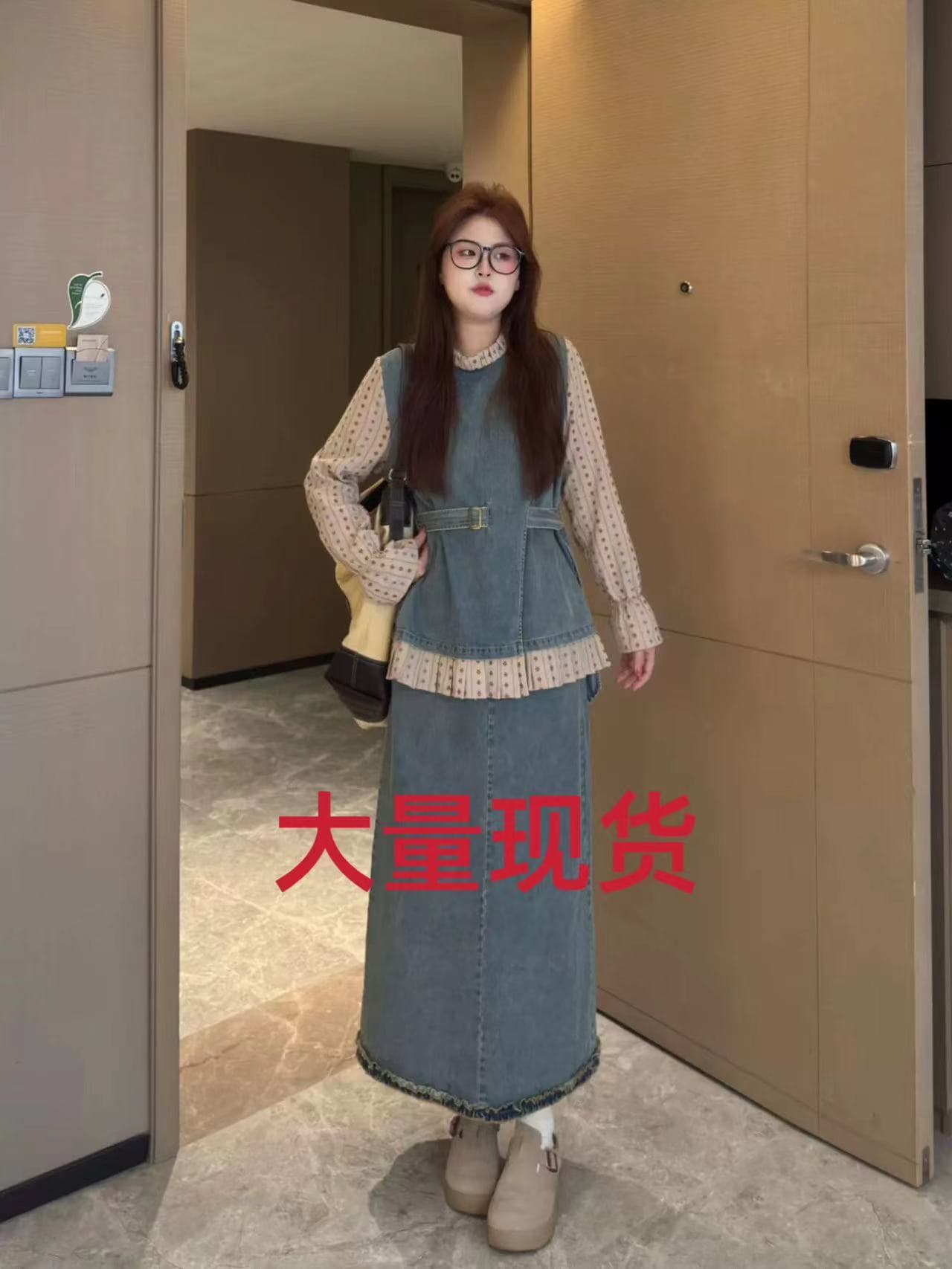 남섬 바람 빅 사이즈 여성 의류 도트 무늬 페이크 레이어드 데님 맨위 봄 가을 투피스 세트 슬림해 보이는 반신 치마 세트 지방 mm