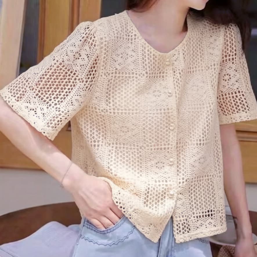 재고 있음 여름 새로운 절묘한 센스 자수 셔츠 여성 캐주얼 라운드 넥 반팔 셔츠 진주 버클 쇼트 스타일 맨위 이미지 2