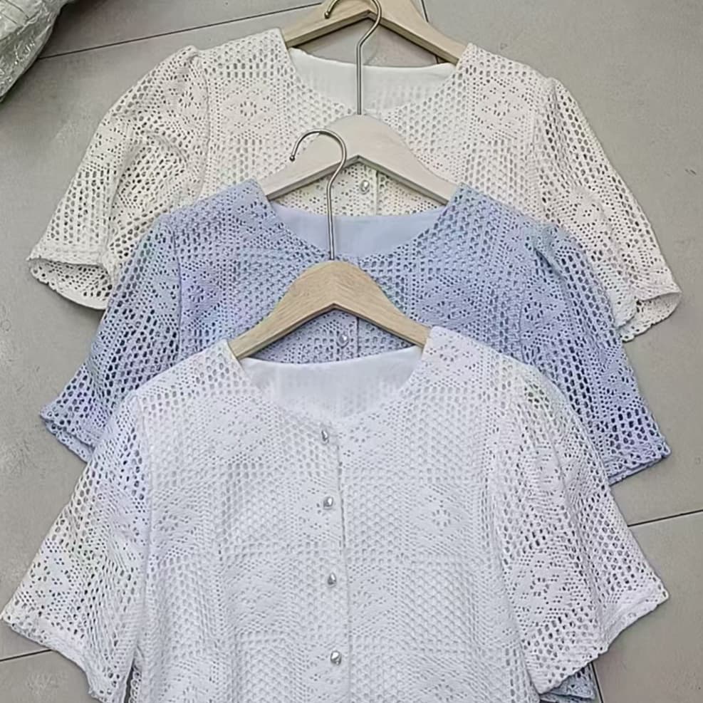 재고 있음 여름 새로운 절묘한 센스 자수 셔츠 여성 캐주얼 라운드 넥 반팔 셔츠 진주 버클 쇼트 스타일 맨위 상세 이미지 2