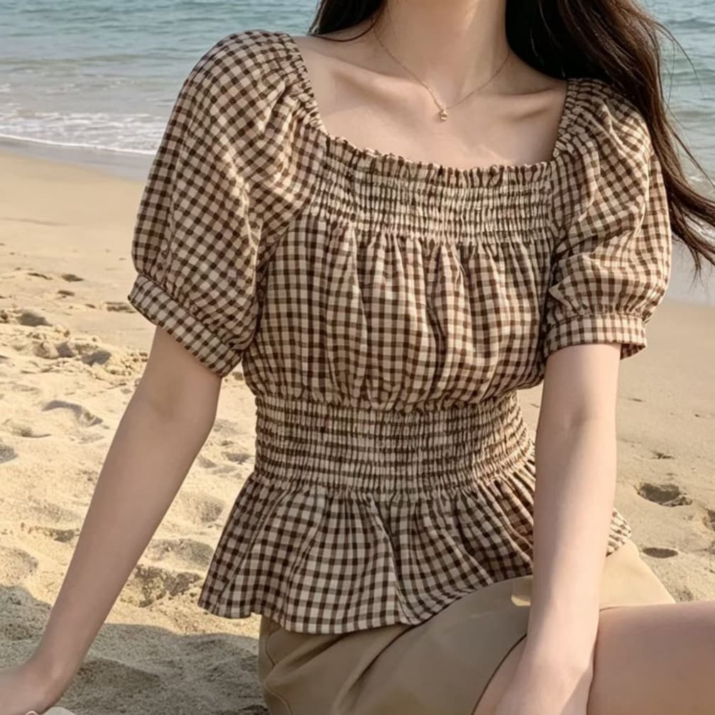 재고 있음 한국 여름 새로운 주름 디자인 프릴 광장 칼라 거품 소매 셔츠 수 있습니다. 오프숄더 체크무늬 맨위 상세 이미지 3